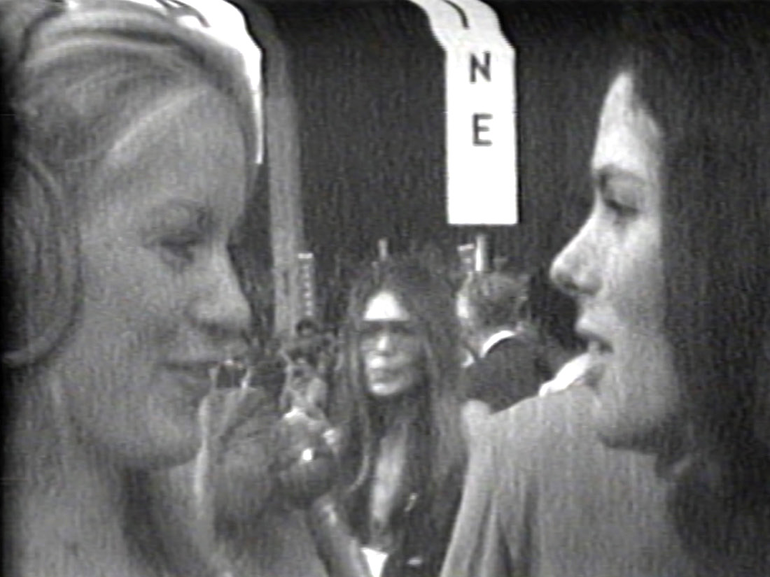 Maureen Orth (right) interviews Catherine Mackin (NBC), the first female floor reporter, as Gloria Steinem passes by at the 1972 Democratic Convention